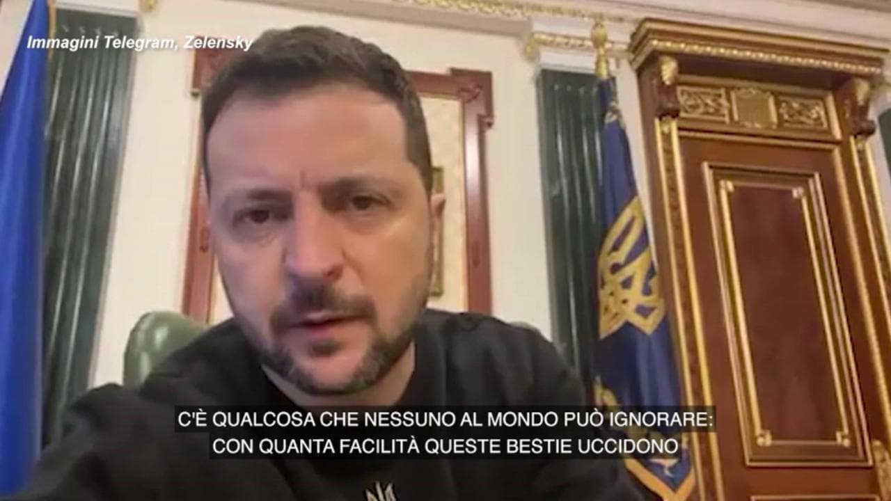 Zelensky sulla decapitazione del prigioniero ucraino: "Non è un caso isolato, i russi sono bestie che uccidono con facilità"