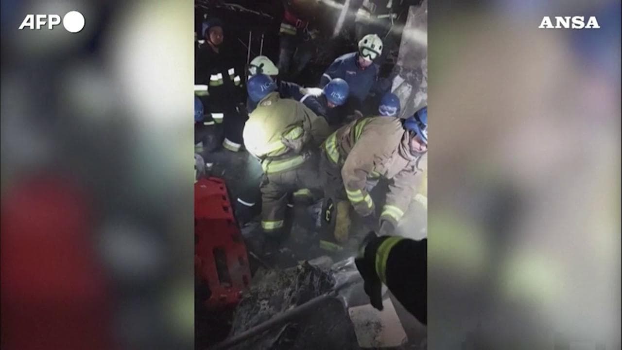 Ucraina, bombe russe su Zaporizhzhia: morti padre e figlia di 11 anni