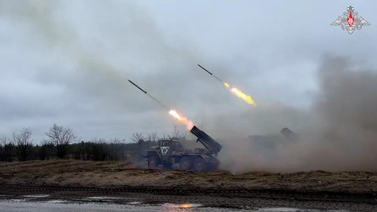 La propaganda russa diffonde video del BM-21 in azione: lancia 40 razzi alla volta