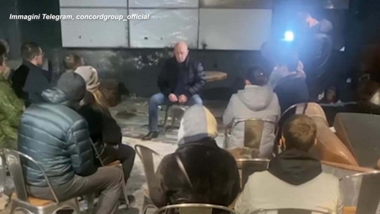 San Pietroburgo, Prigozhin nel luogo dell'attentato