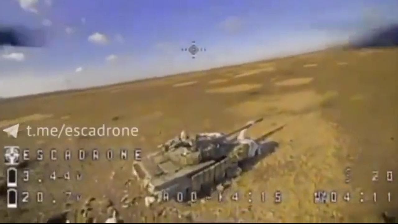 Il drone bomba si infila nel tank russo