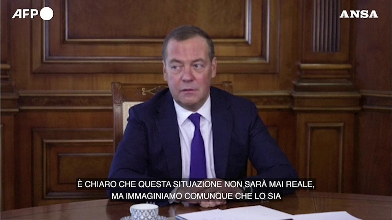 Russia, Medvedev: "L'arresto di Putin equivarrebbe a una dichiarazione di guerra"