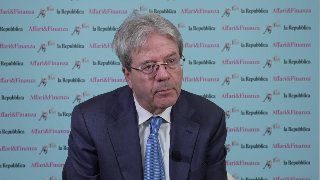 Gentiloni: "A Bruxelles siamo pronti a collaborare per superare le difficoltà del Paese rispetto all'adozione del Pnrr"