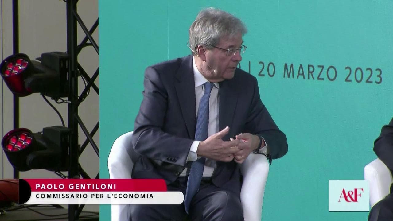 Paolo Gentiloni: "L'Italia deve pensare al Pnrr e non al ponte di Messina o alla flat tax"