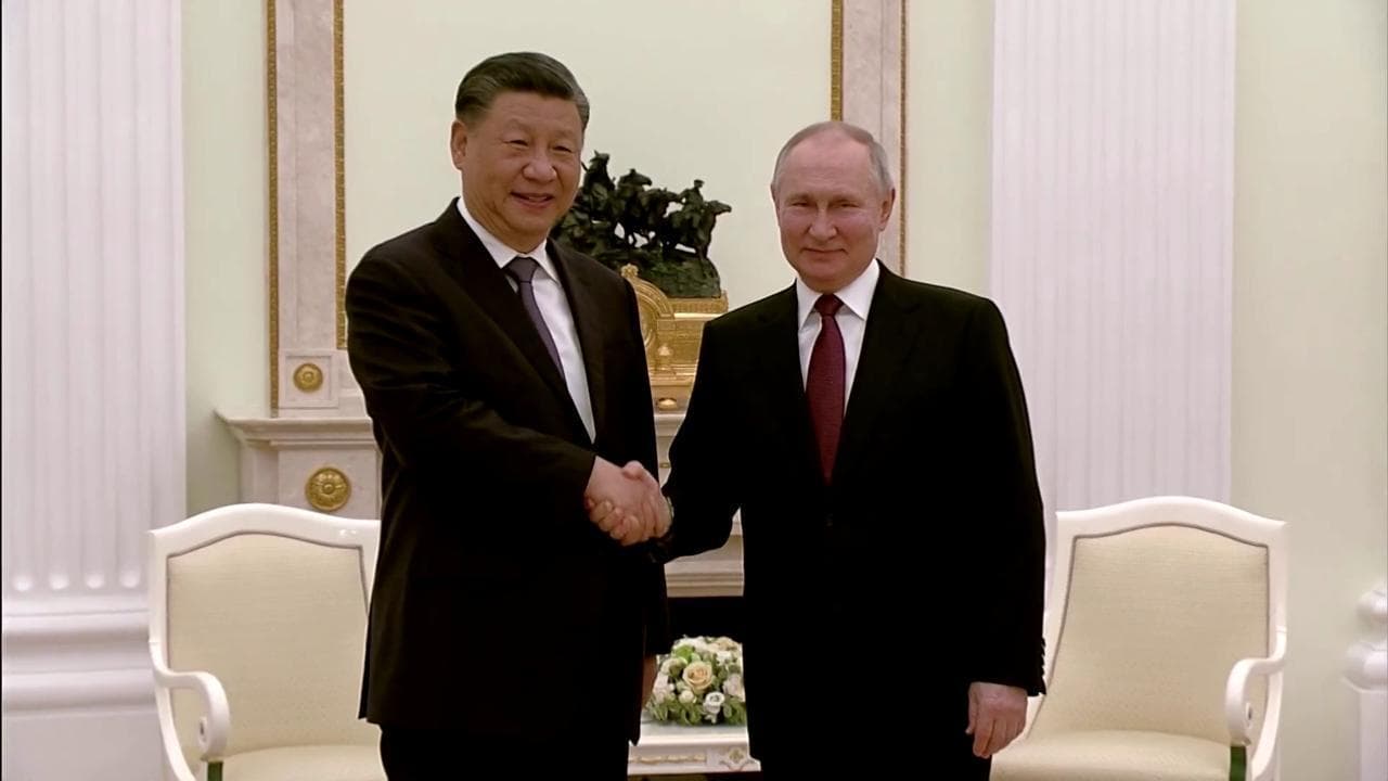 Putin a Xi: “Pronti a discutere il piano di pace della Cina”