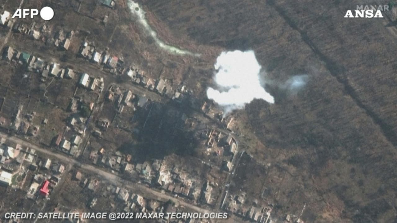 Ucraina, Bakhmut devastata dalla guerra: nelle immagini satellitari la distruzione