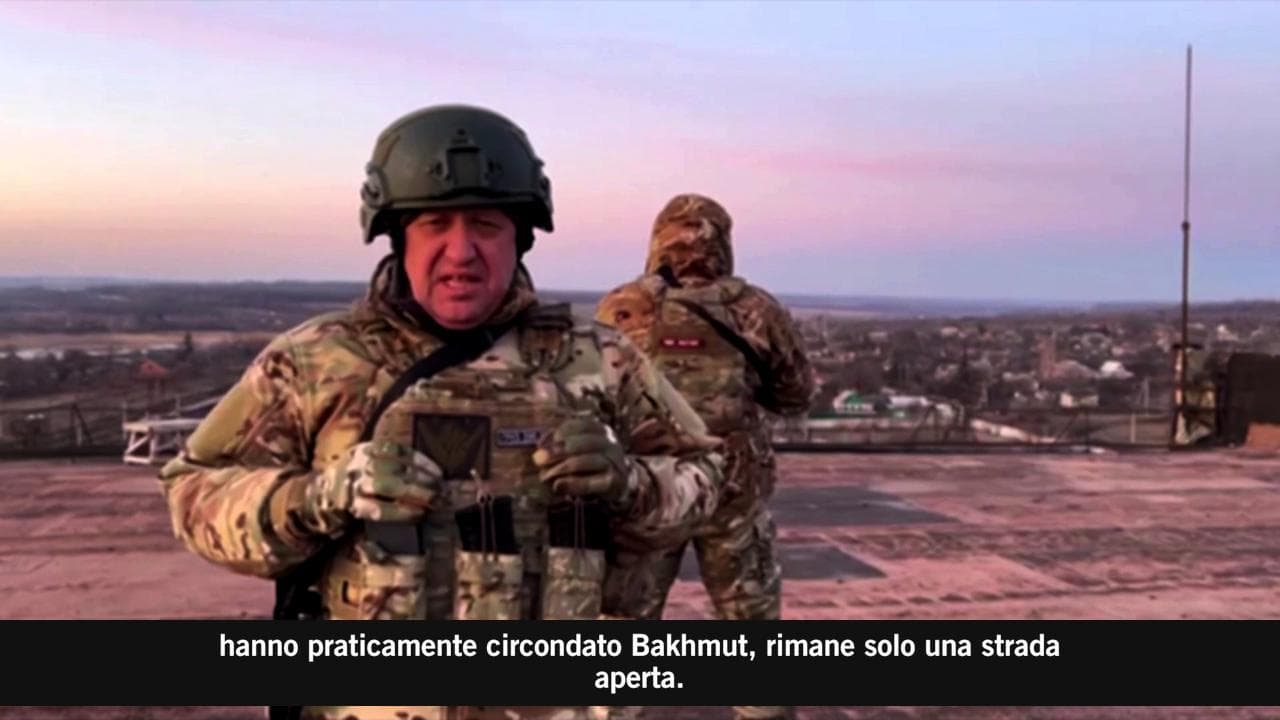 Il capo della Wagner avverte Zelensky: “Bakhmut accerchiata, chi combatte si arrenda o morirà"