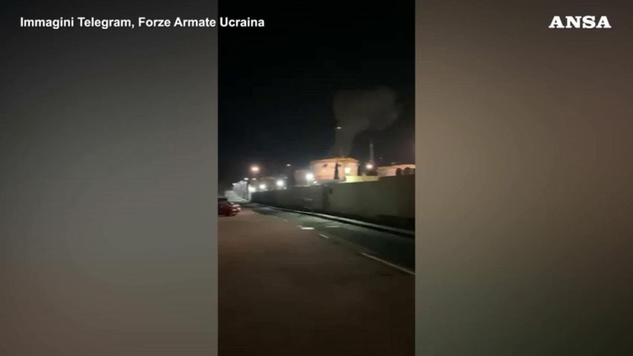 Russia, esplosioni nella notte: a fuoco la raffineria Rosneft