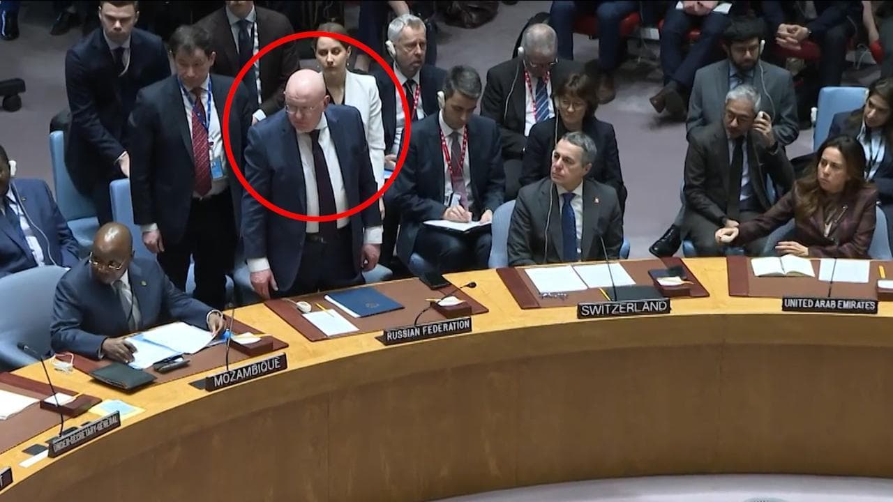 All'Onu l'ambasciatore russo Vasily Nebenzya interrompe il minuto di silenzio per i morti in Ucraina