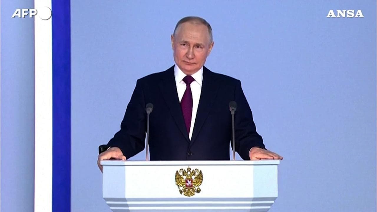 Armi nucleari, Putin: "Sospendiamo l'applicazione del trattato Start"