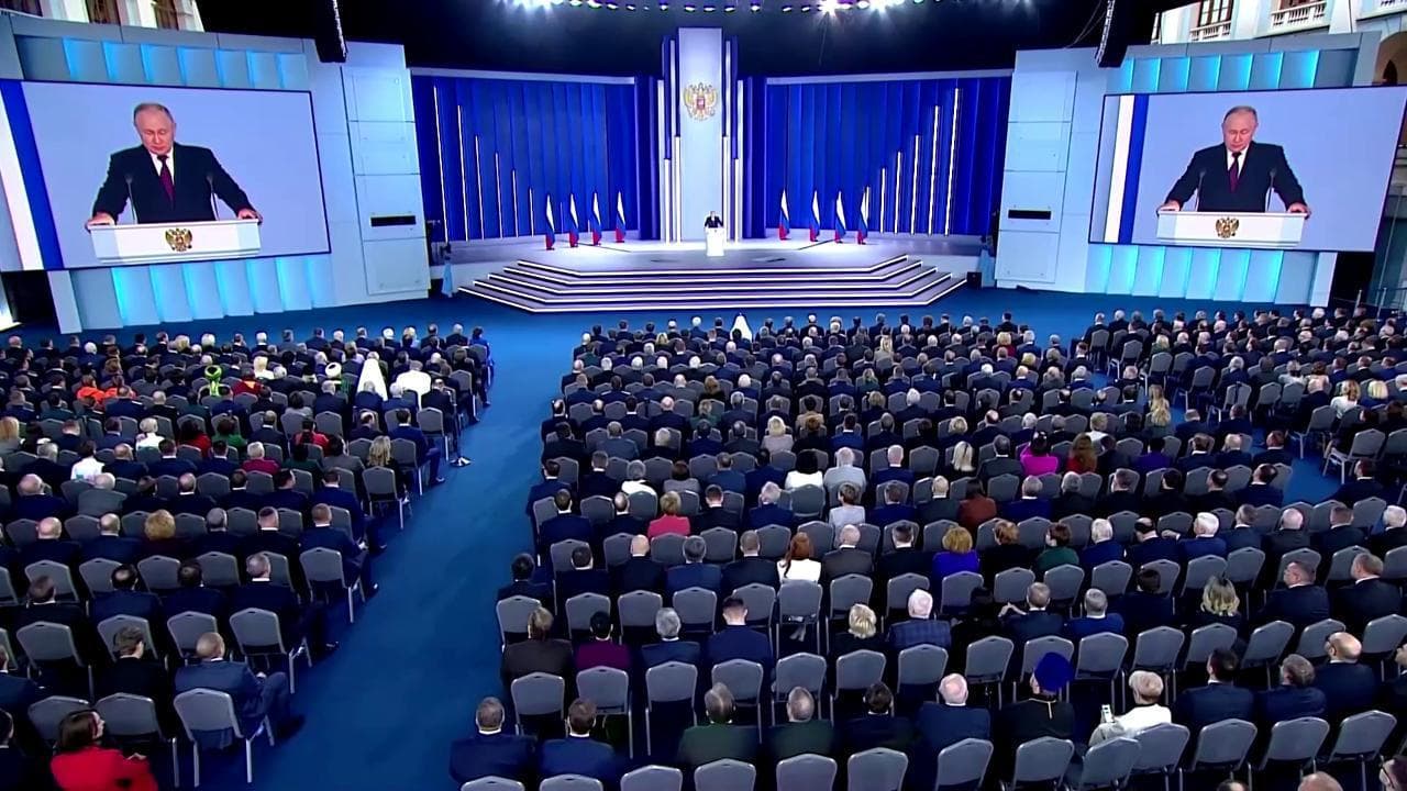 Putin: "La famiglia è l'unione fra un uomo e una donna: lo si legge in tutte le sacre scritture"