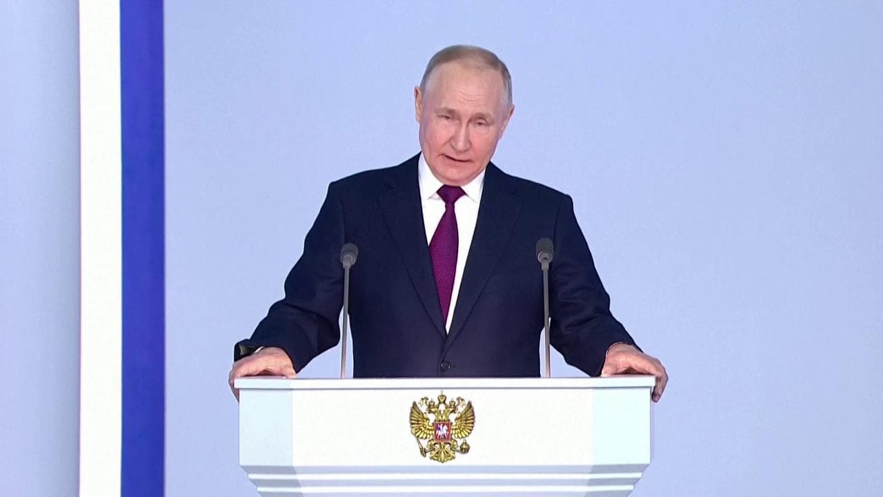 Putin: "L'Occidente non è riuscito a sconfiggere la nostra economia, ma ha fatto fallire la propria"