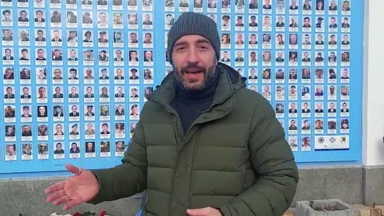 Cos'è e cosa simboleggia il muro dove Zelensky ha portato Biden