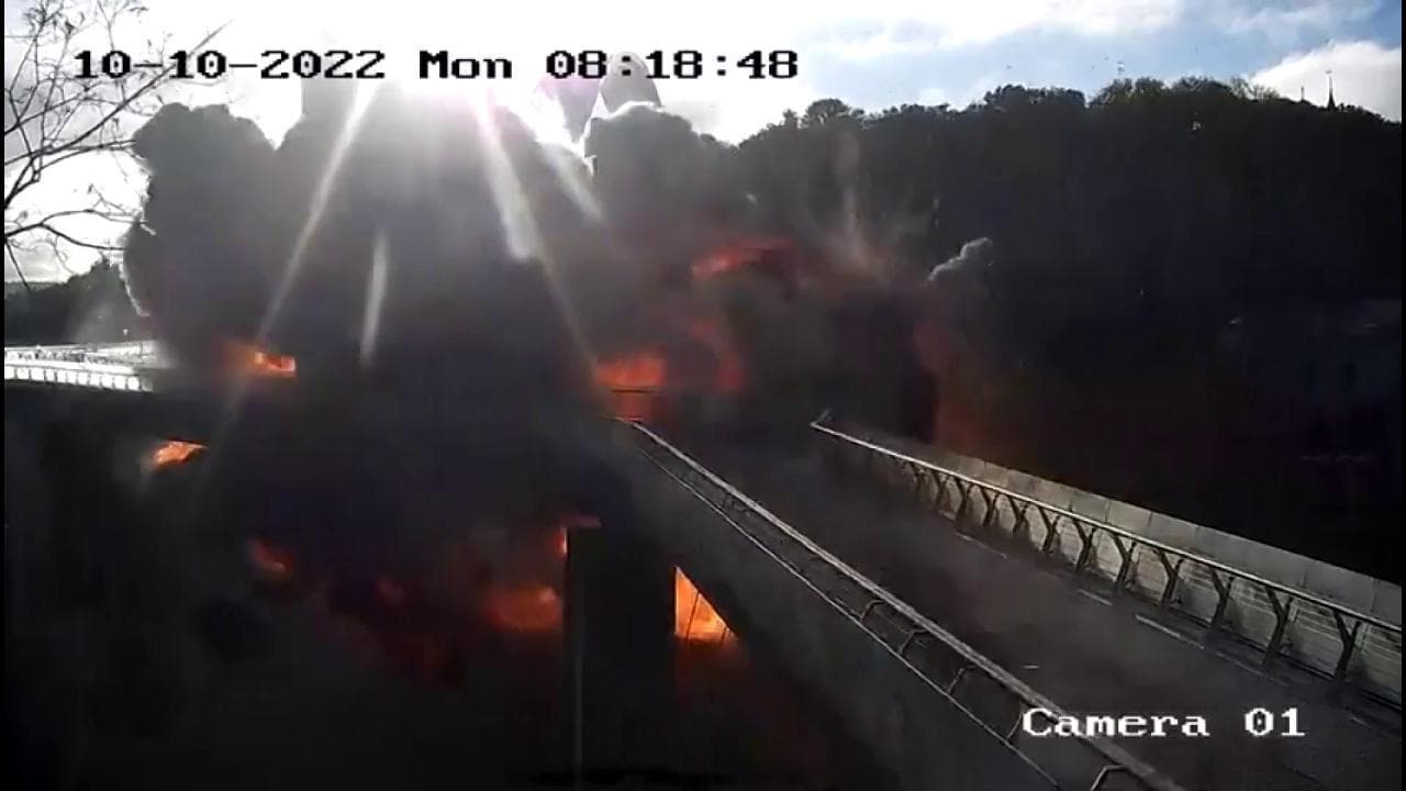 10 Ottobre - Torna la paura a Kiev : il ponte bombardato