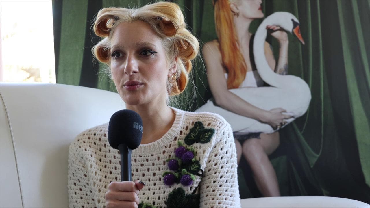 Levante, l'intervista in bigodini: "La depressione è un tema che può stare al festival"