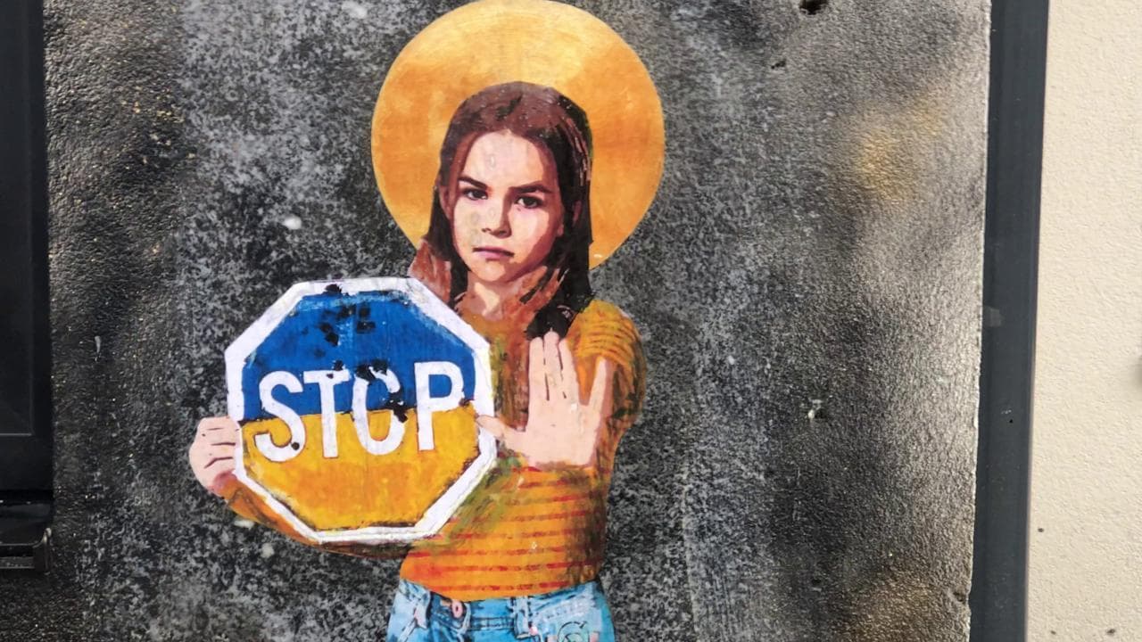 Tvboy in Ucraina: l'arte tra le macerie della guerra