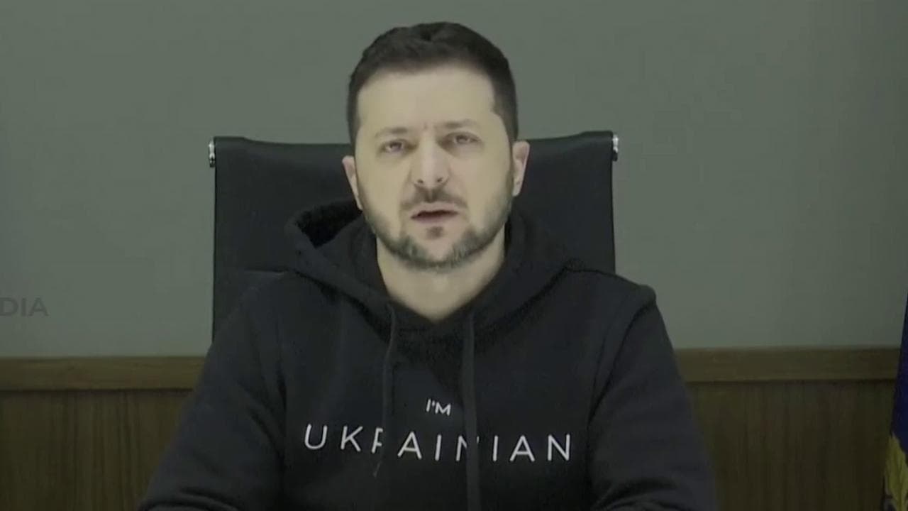 Zelensky: “Non so se Putin sia ancora vivo, se sia proprio lui quello che compare sugli schermi”