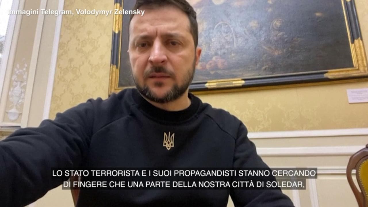 Ucraina, Zelensky: "I combattimenti continuano a Soledar"