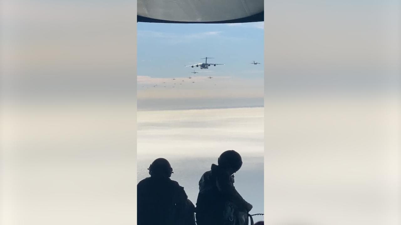 L'incredibile squadriglia di aerei americani per trasferire i paracadutisti