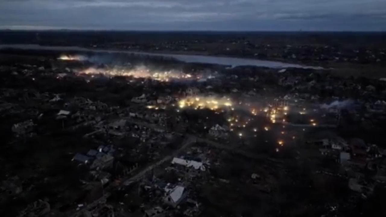 Pioggia di fuoco su Marinka: i razzi incendiari 9M22S russi distruggono le basi ucraine
