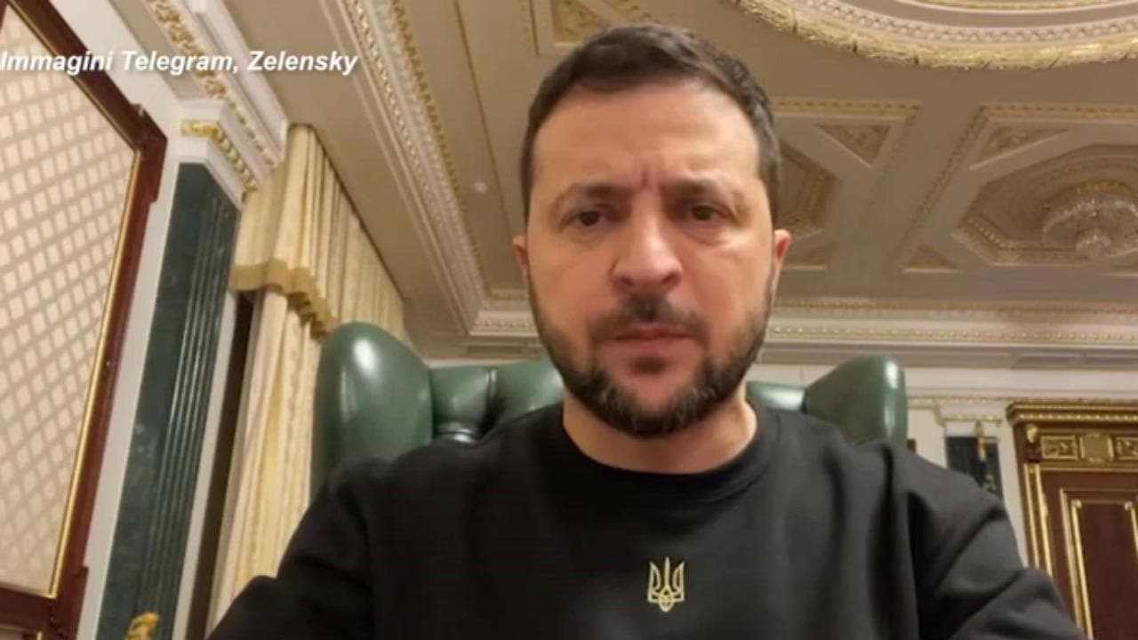 Ucraina, Zelensky: "Sostenetevi a vicenda, se una persona si trova in difficoltà aiutatela"