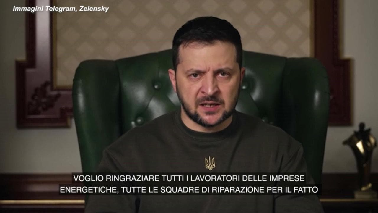 Ucraina, Zelensky: "Nove milioni di cittadini senza elettricità"