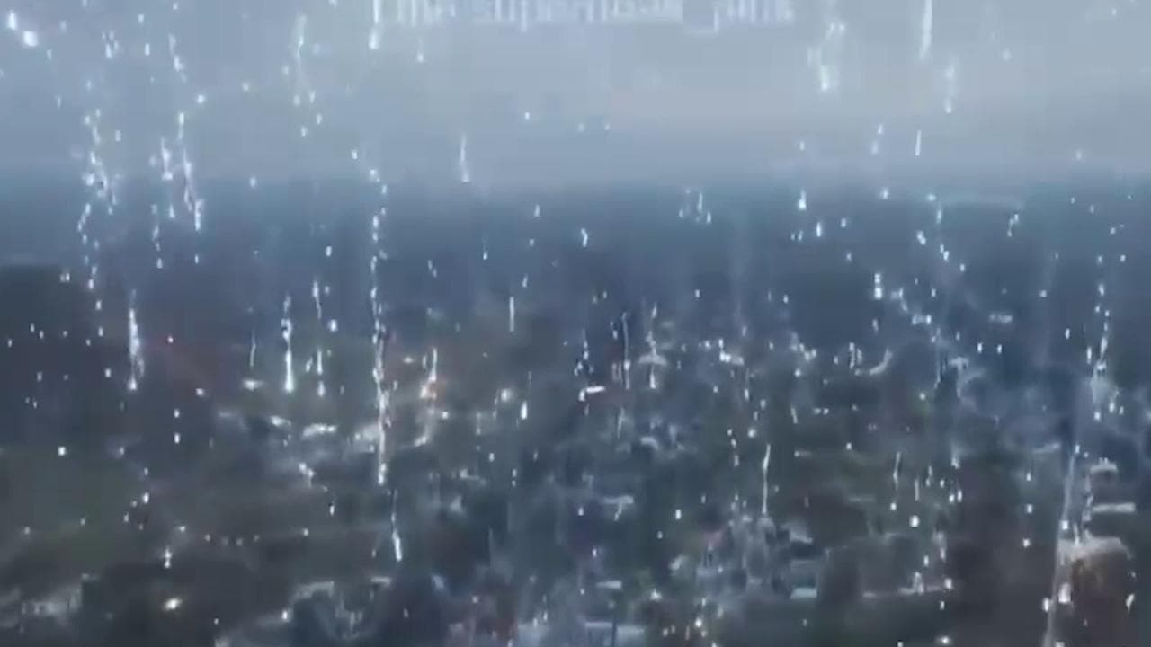 Natale di guerra in Ucraina, dai cieli del Donetsk scende una pioggia di proiettili incendiari