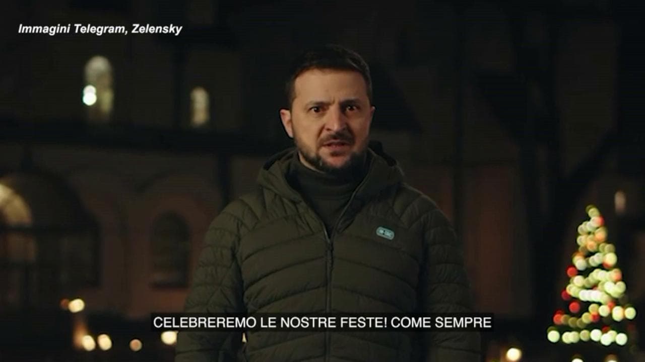Il messaggio di Zelensky agli ucraini per Natale: "Non aspetteremo un miracolo, lo faremo noi"