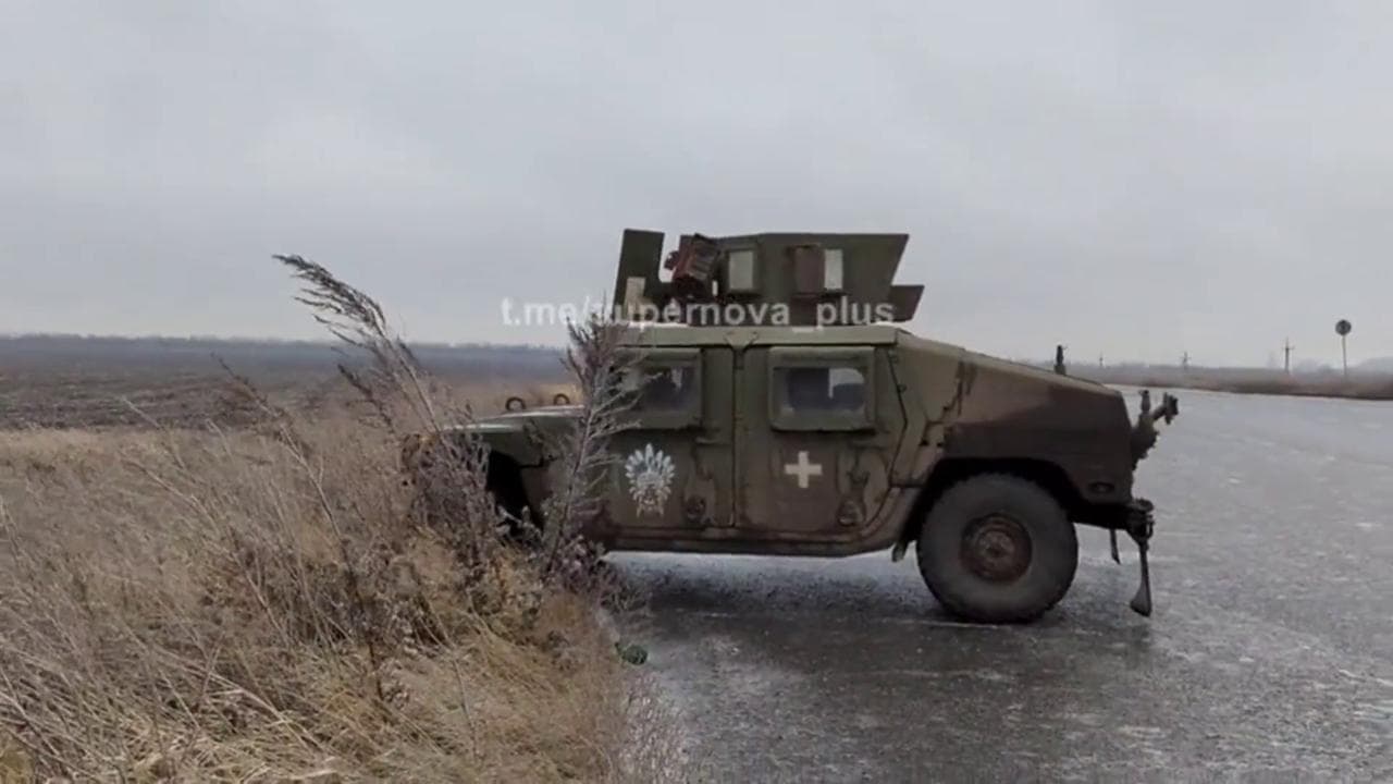 Ucraina, i mezzi della guerra nel deserto scivolano sul ghiaccio
