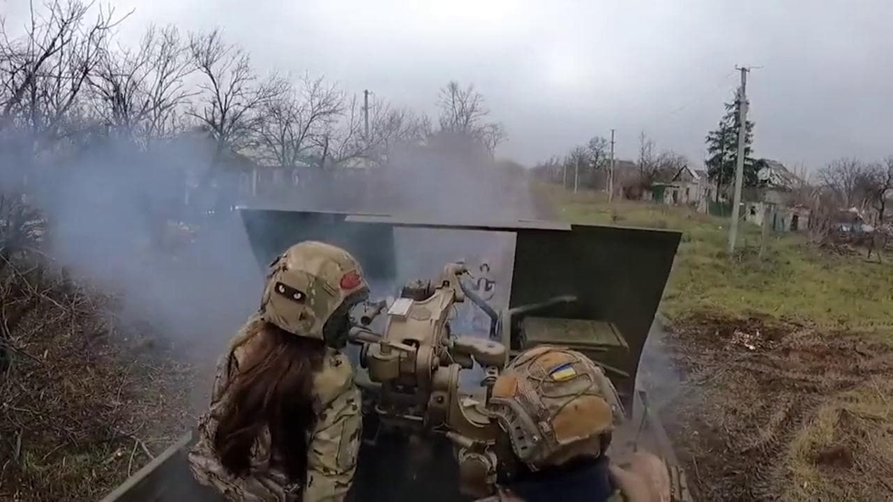 La ragazza con il cannone e le donne soldato di Kiev