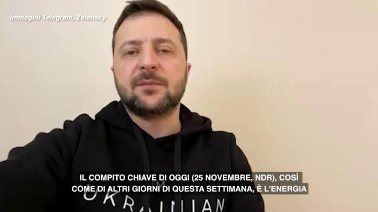 Ucraina, Zelensky: "In due giorni dimezzati gli utenti colpiti dai blackout"