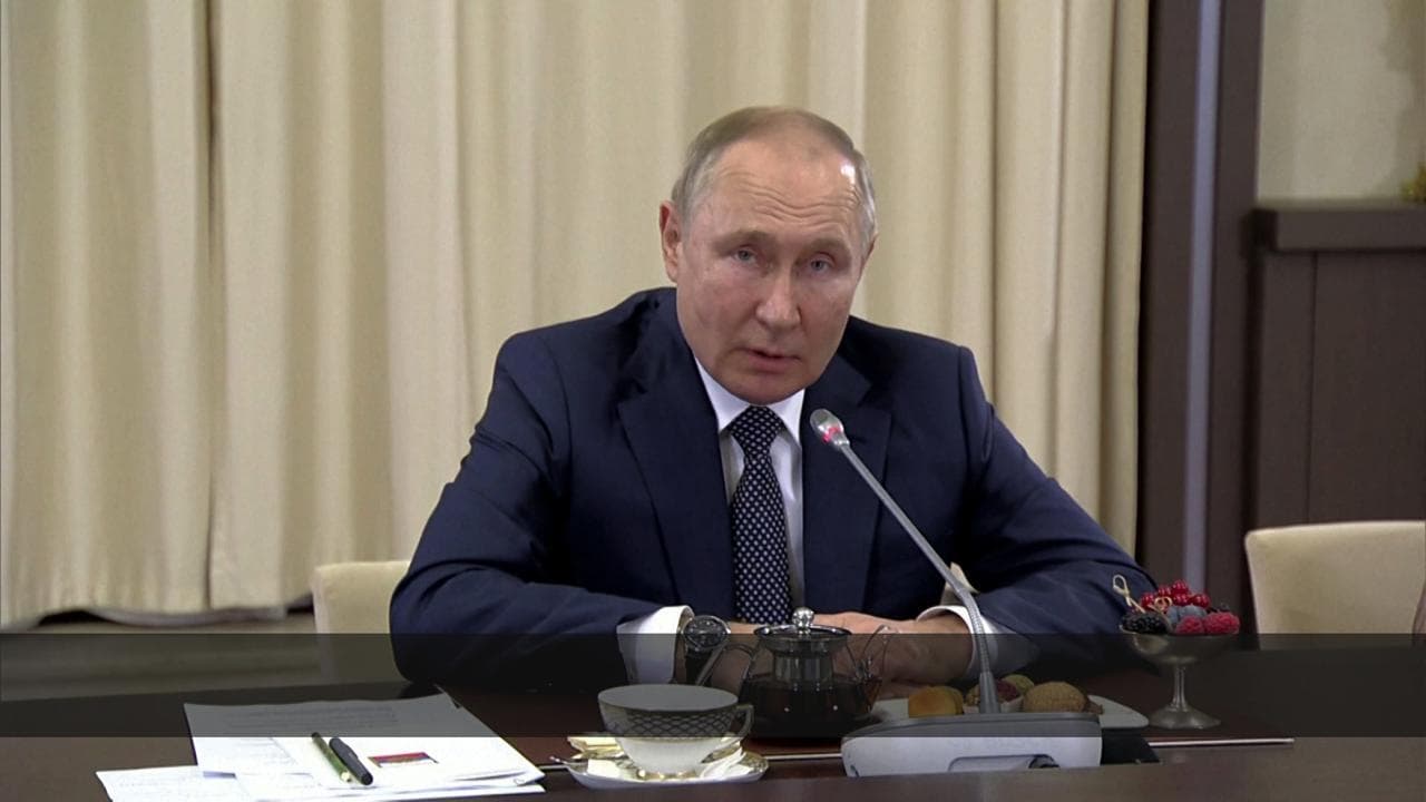 Russia, Putin incontra le madri dei soldati: "Condividiamo il dolore per la perdita dei vostri figli"