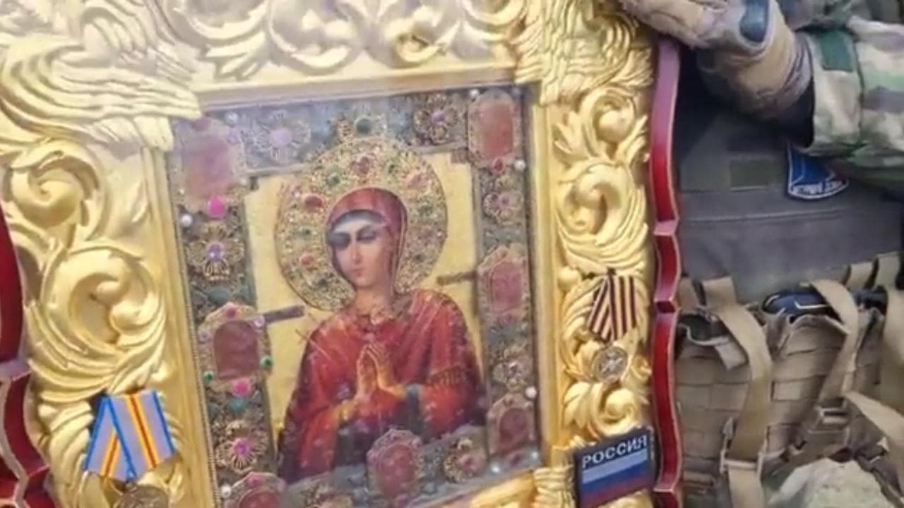 I soldati russi e il miracolo dell'icona che piange mirra