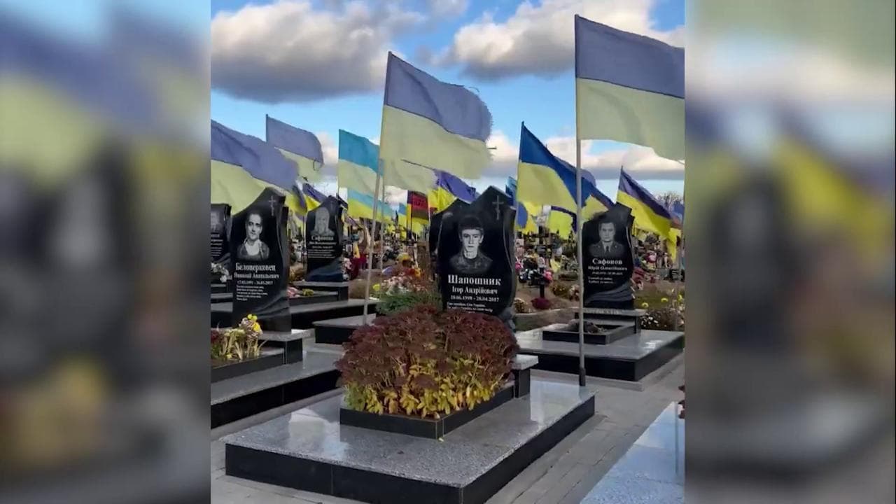 Le bandiere che mostrano le perdite dell'armata ucraina