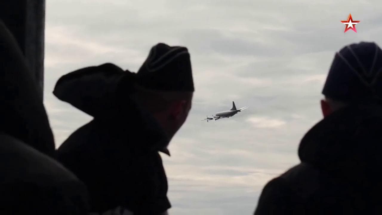 La sfida tra l'aereo Nato e il sottomarino nucleare russo
