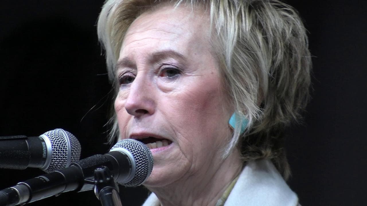Manifestazione per la pace a Milano, Letizia Moratti si emoziona parlando del padre partigiano
