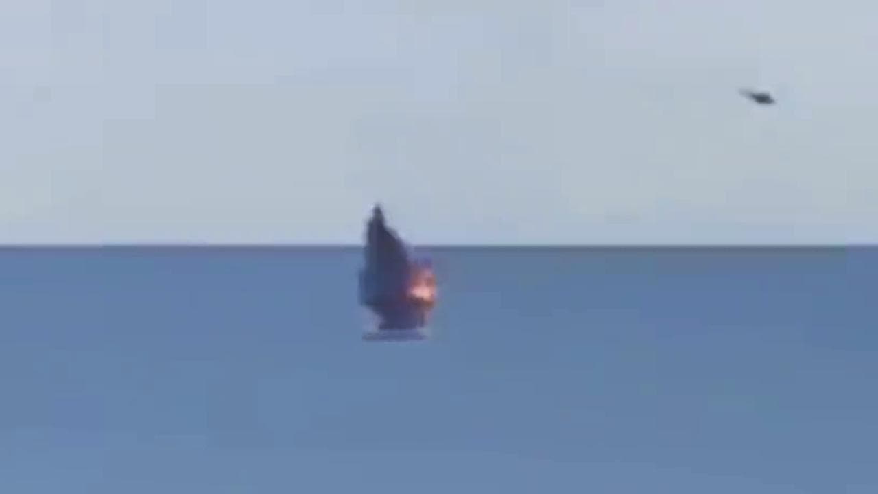 Crimea, l'attacco a una delle 4 navi della flotta Russa nella baia di Sebastopoli