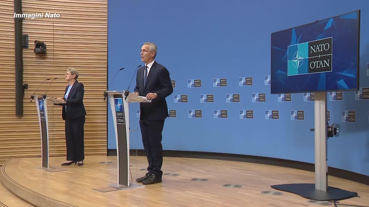 Stoltenberg: "La Nato farà un'esercitazione nucleare di routine"