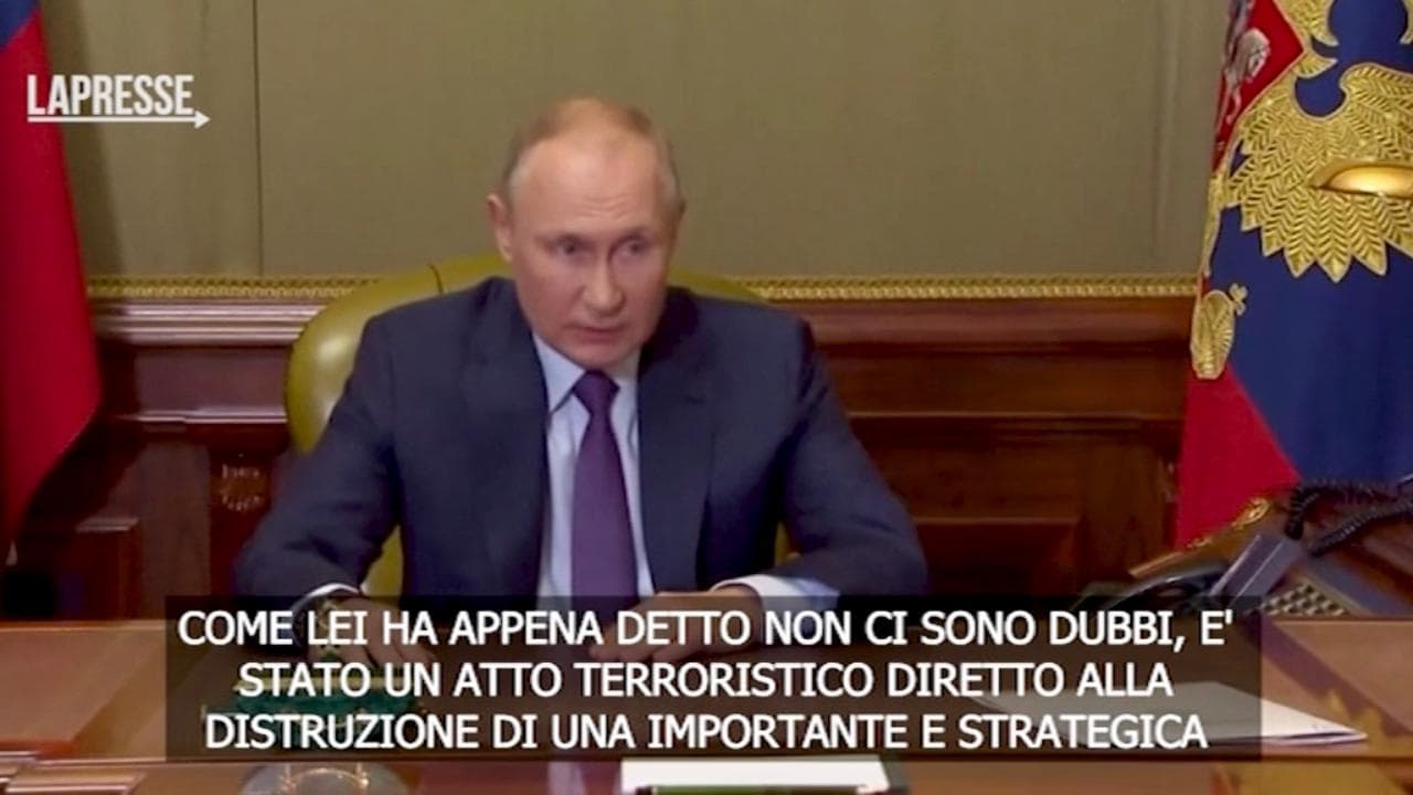 Ucraina, Putin: "L'attacco al ponte in Crimea è terrorismo"