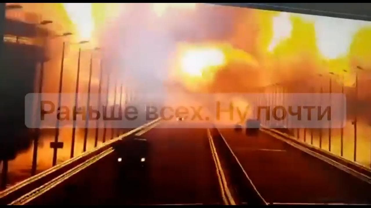 L'esplosione del ponte fra Russia e Crimea ripresa dalle telecamere di sorveglianza