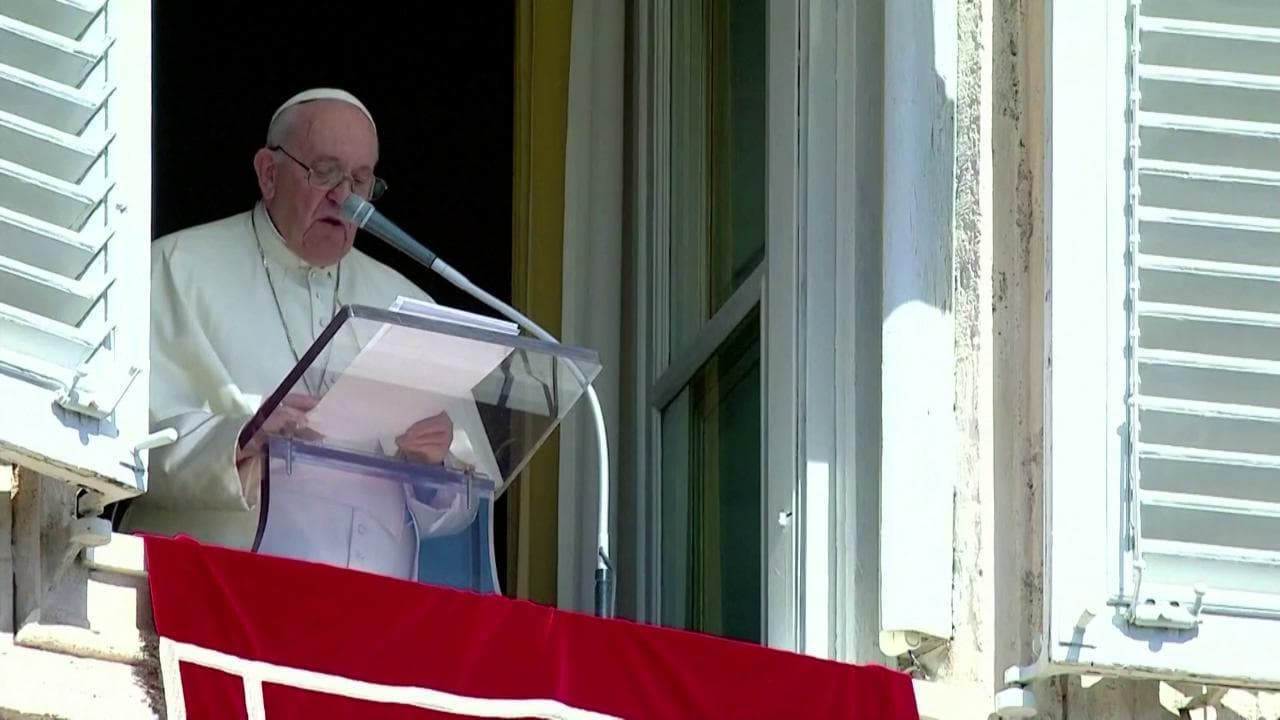 Guerra in Ucraina, il Papa: ''Violato ancora diritto internazionale, aumenta rischio escalation nucleare''