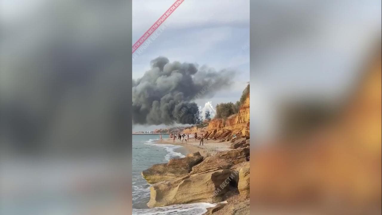 Aereo russo si schianta in aeroporto Crimea, secondo gli ucraini era pieno di munizioni