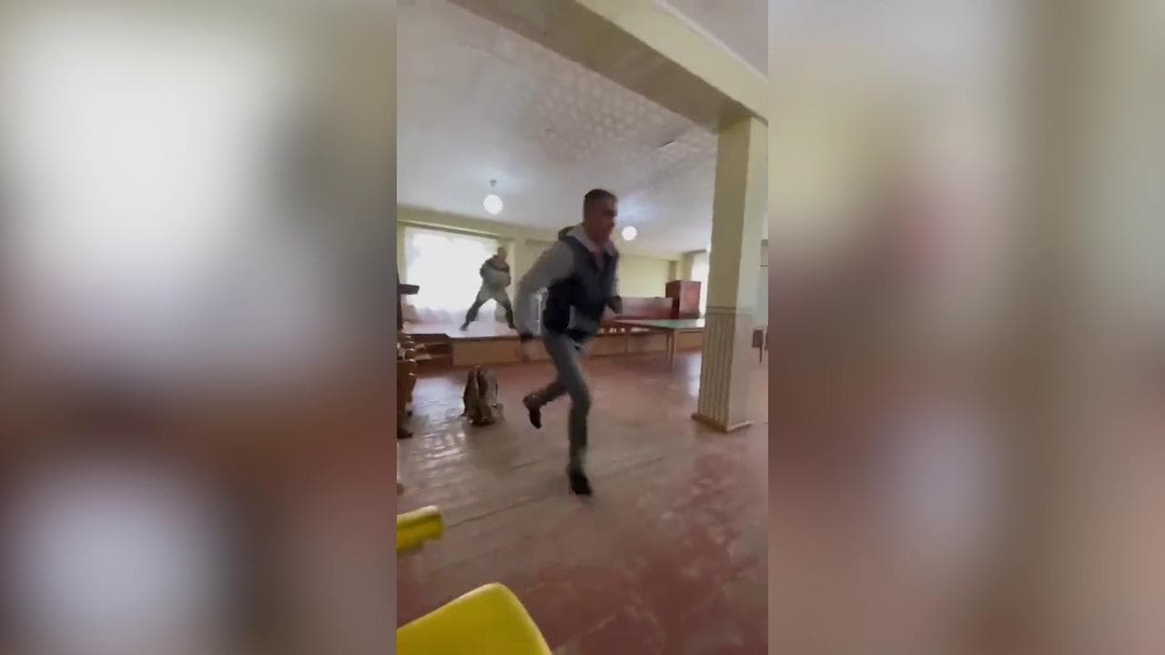 Russia, sparatoria in una scuola di Irkutsk dove si svolgevano operazioni di arruolamento