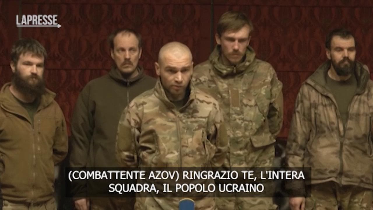 Ucraina, Zelensky: "Liberati 215 ucraini tra di loro anche combattenti del reggimento Azov"
