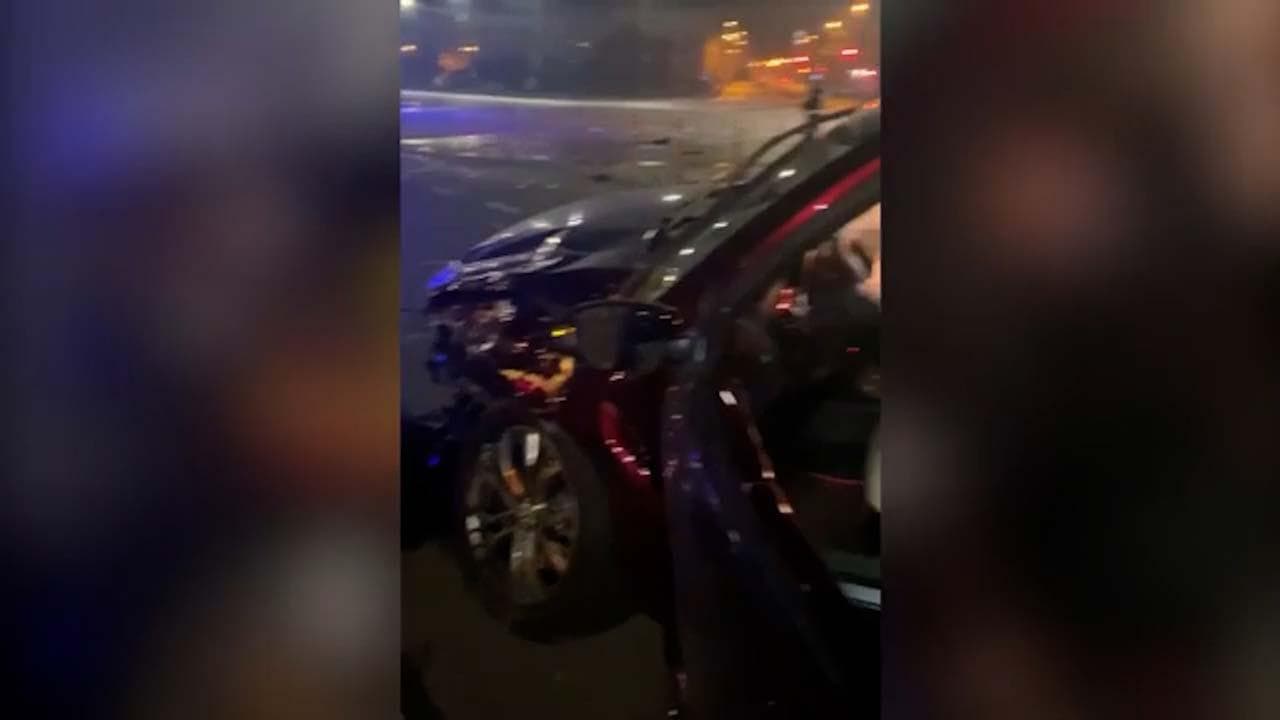 Zelensky coinvolto in un incidente stradale, le immagini dei soccorsi