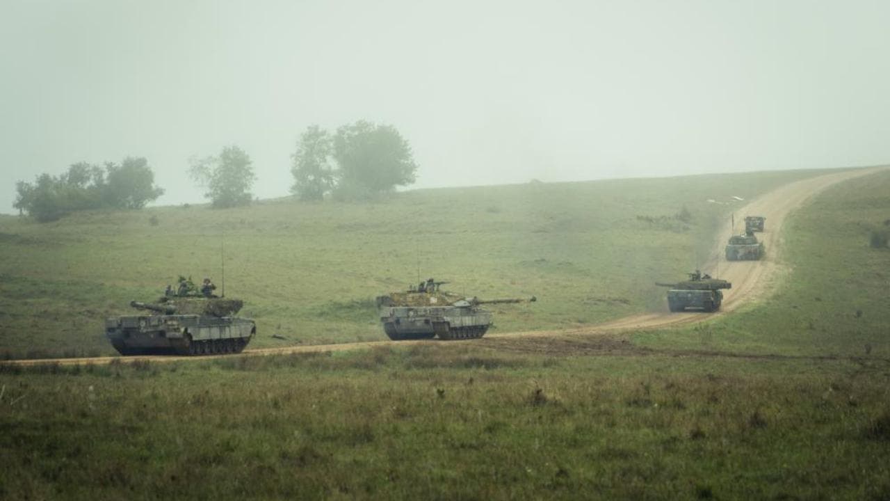 Tank italiani e parà Usa all'assalto nei boschi