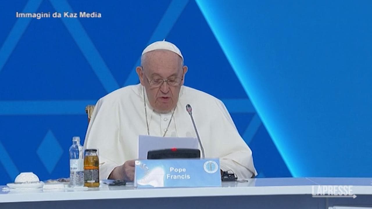 Papa Francesco: "Non giustifichiamo la violenza, il sacro non sia strumentalizzato da ciò che è profano"