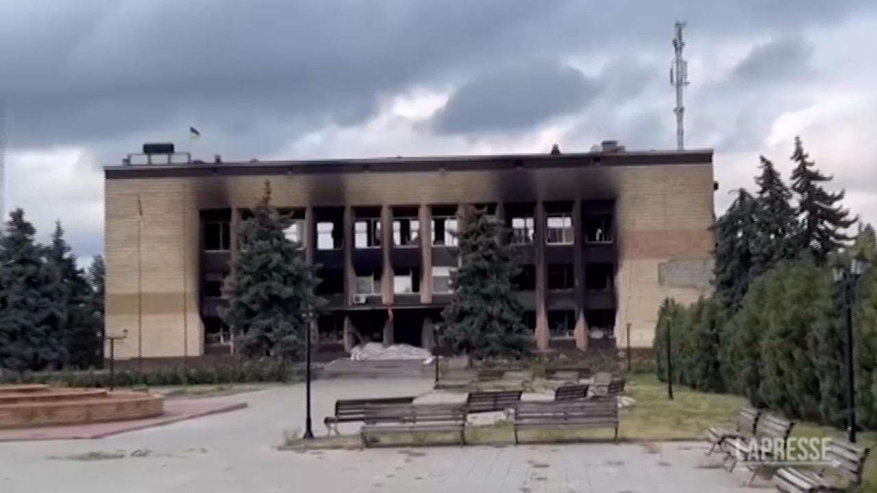 Ucraina, macerie e distruzione a Izium: le immagini della città dopo la ritirata dell'esercito russo