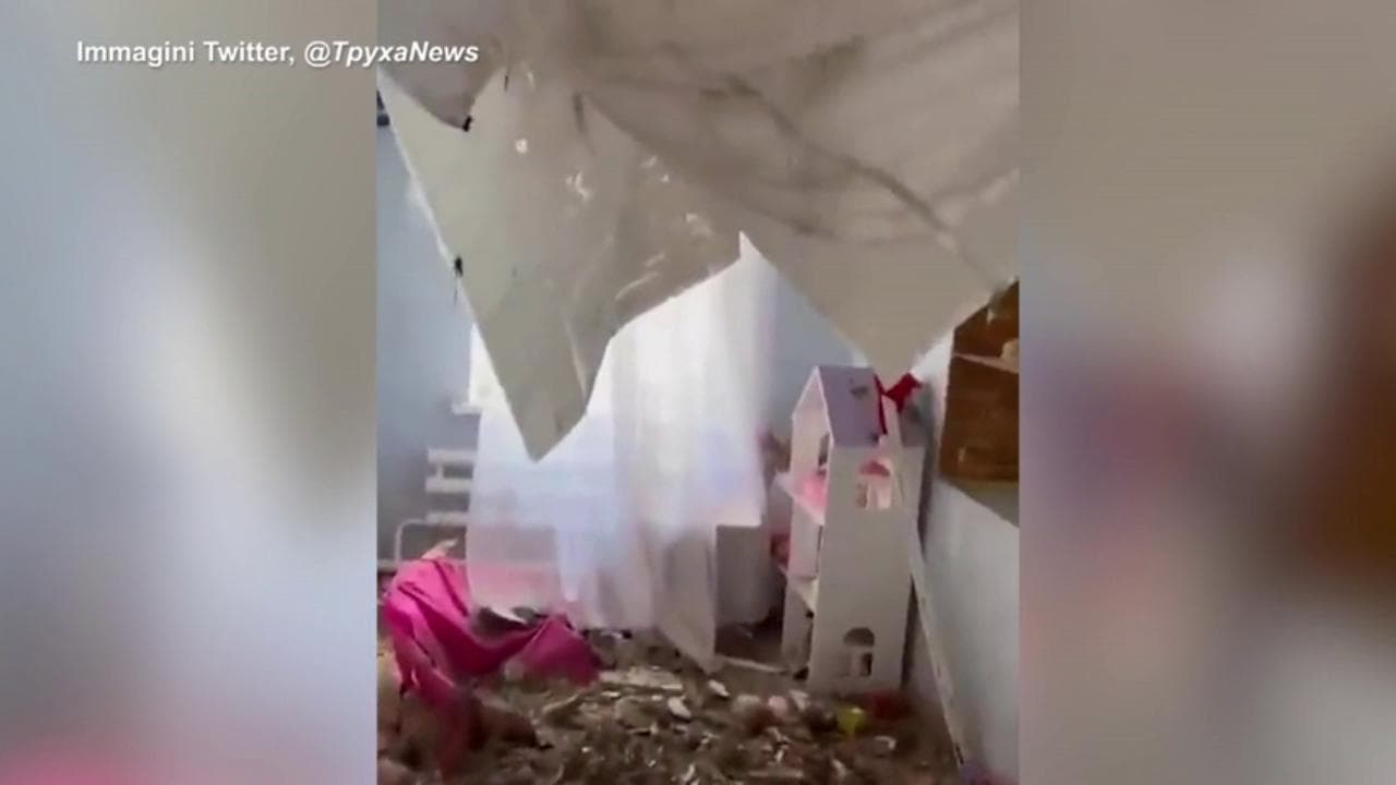 Kherson, la distruzione lasciata dai russi nelle abitazioni dopo la ritirata
