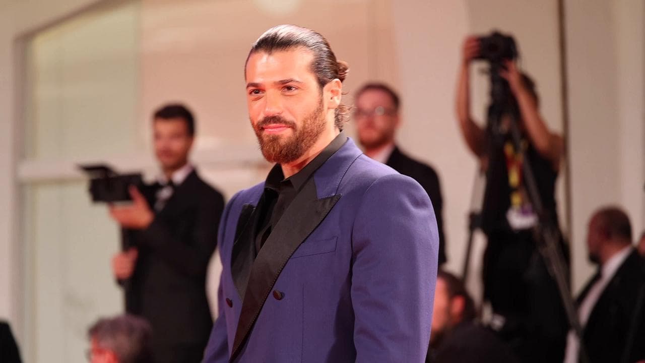 Can Yaman, a Venezia bagno di folla per lui: "L'affetto del pubblico mi carica sempre di più"